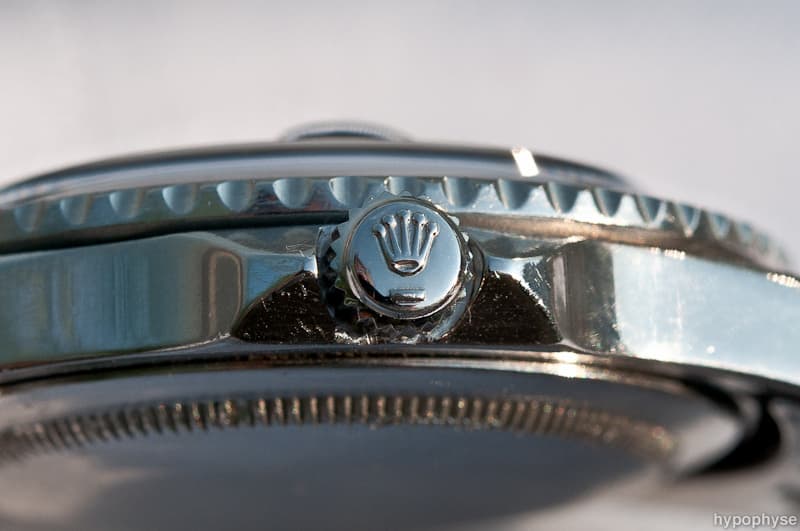 Close-up of the case side of an early 1675, showing the pointed crown guards that flank the coronet-signed winding crown. Detail shot. · Photo: hypo.physe (Flickr) · CC BY-SA 2.0 · https://creativecommons.org/licenses/by-sa/2.0/ · Source: https://www.flickr.com/photos/hypophyse/4802736852/