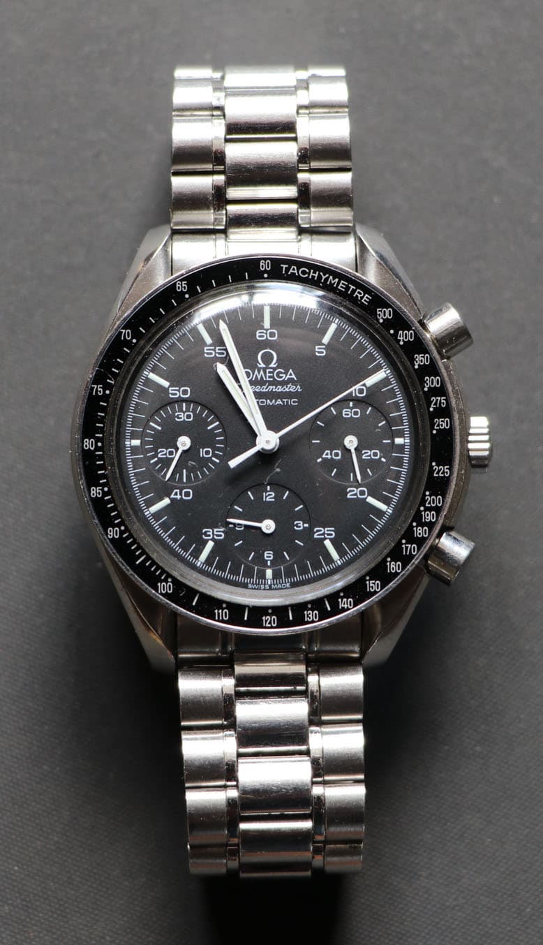 Omega Speedmaster Reduced ref. 3510.50 automatic chronograph; reference stated in the file title and description. · Photo: Kjellnz · CC BY-SA 4.0 · https://creativecommons.org/licenses/by-sa/4.0 · Source: https://commons.wikimedia.org/wiki/File:Omega_speedmaster_reduced_351050.jpg