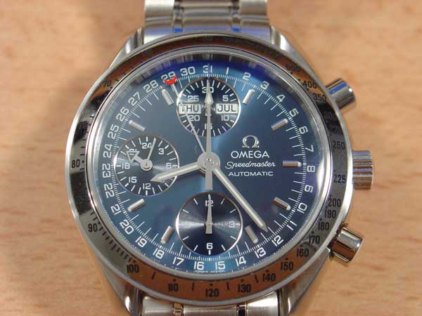 Dial close-up of an Omega Speedmaster Day-Date Automatic ref. 3523.80.00, calibre 1151; reference stated in the file description. · Photo: PCStuff (English Wikipedia) · CC BY-SA 2.5 · https://creativecommons.org/licenses/by-sa/2.5 · Source: https://commons.wikimedia.org/wiki/File:Omega_Speedmaster_DayDate.jpg